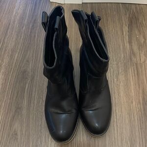 Bacia size 8.5 women’s boot